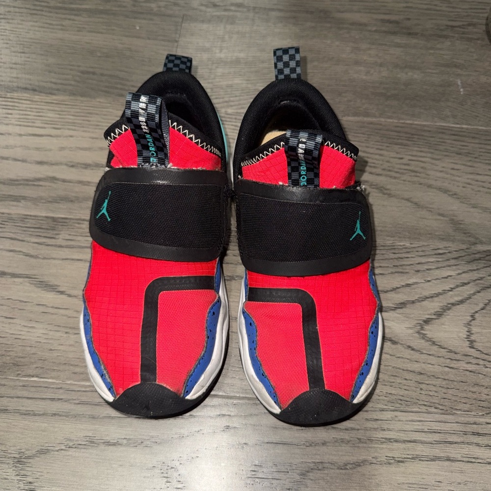 Big Boys Jordan’s Size 2 Shoes Athletic Sneakers